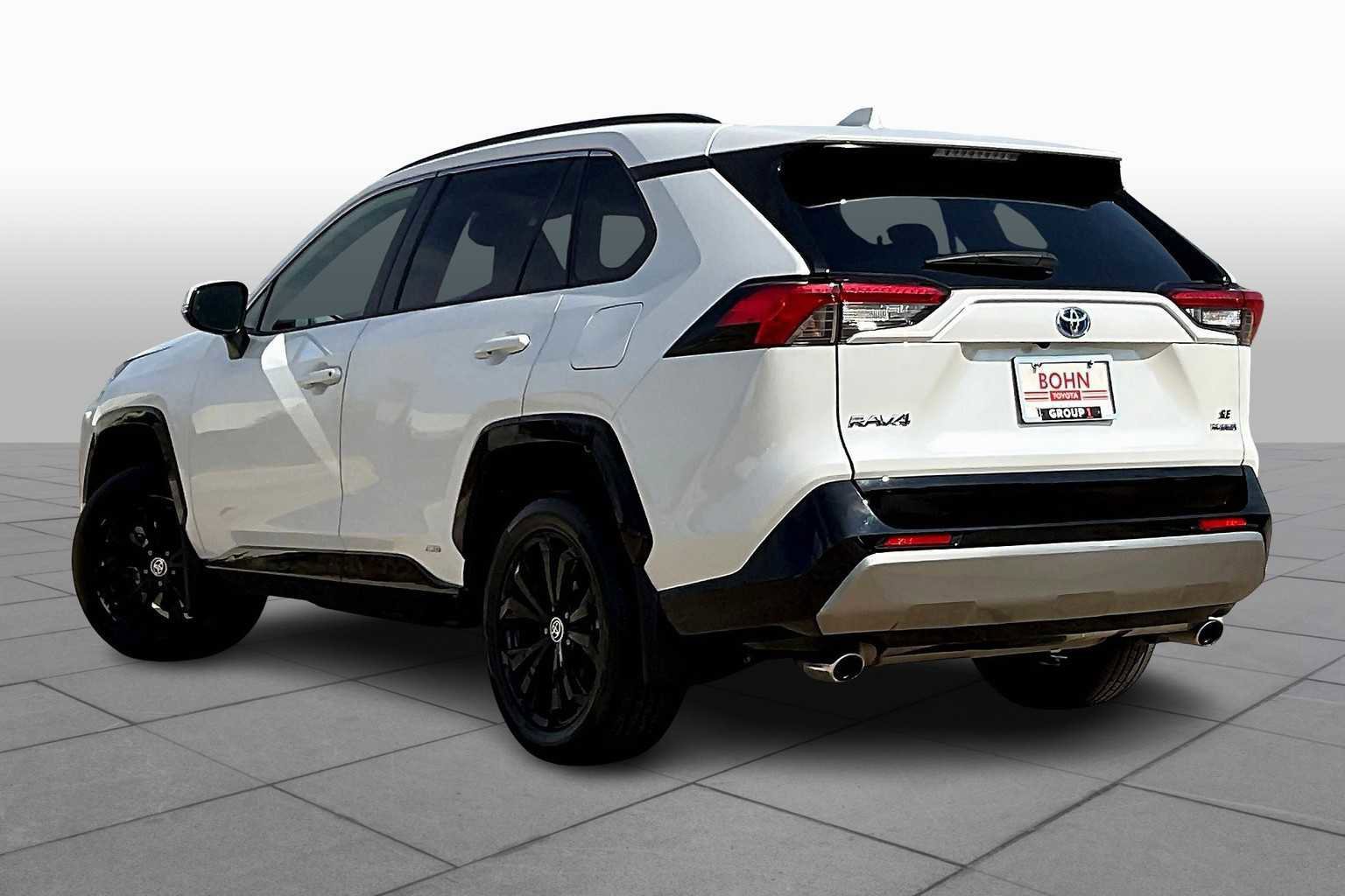 Used 2024 Toyota RAV4 SE image 4