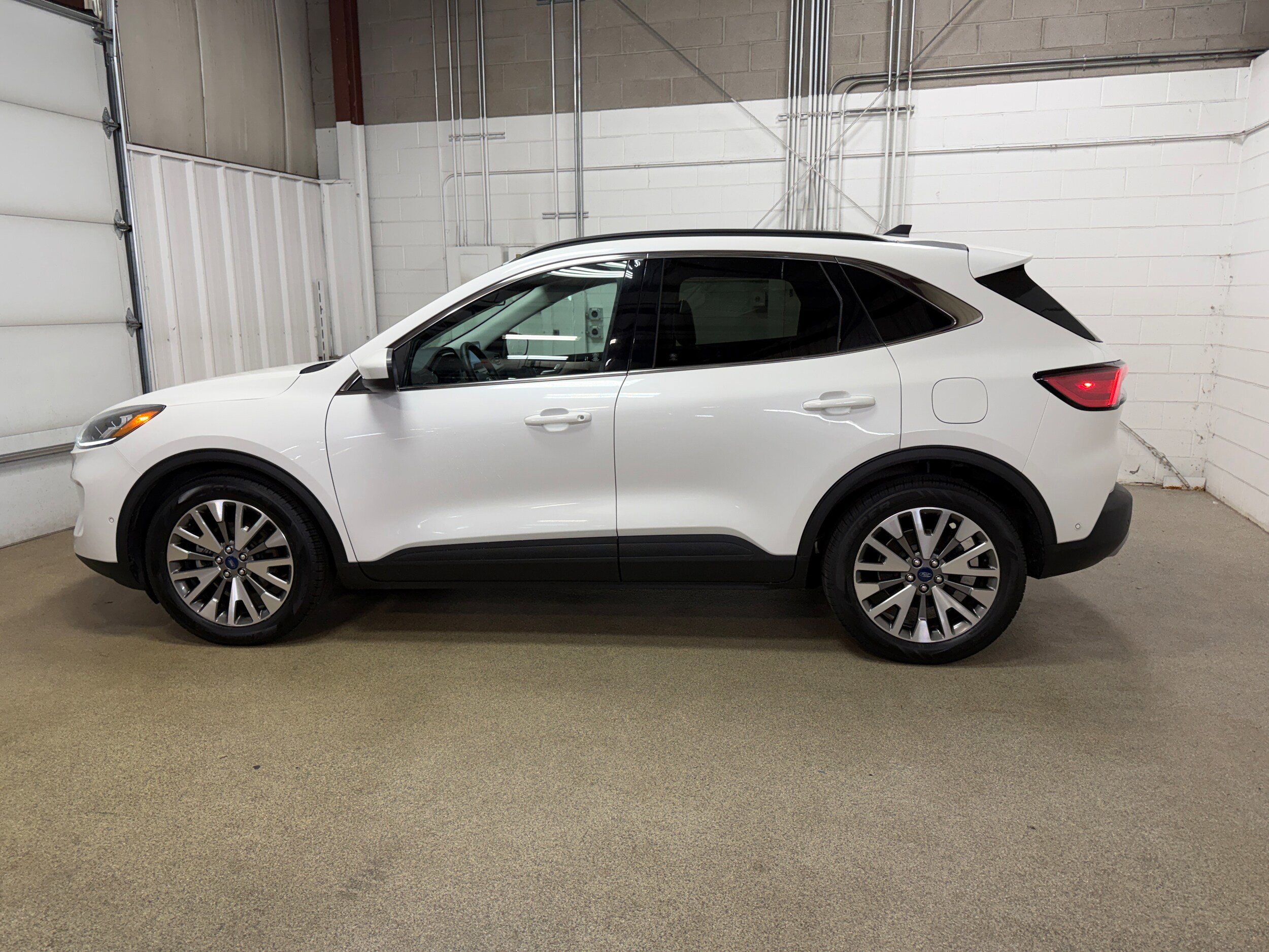 Certified 2021 Ford Escape Titanium FWD image 5
