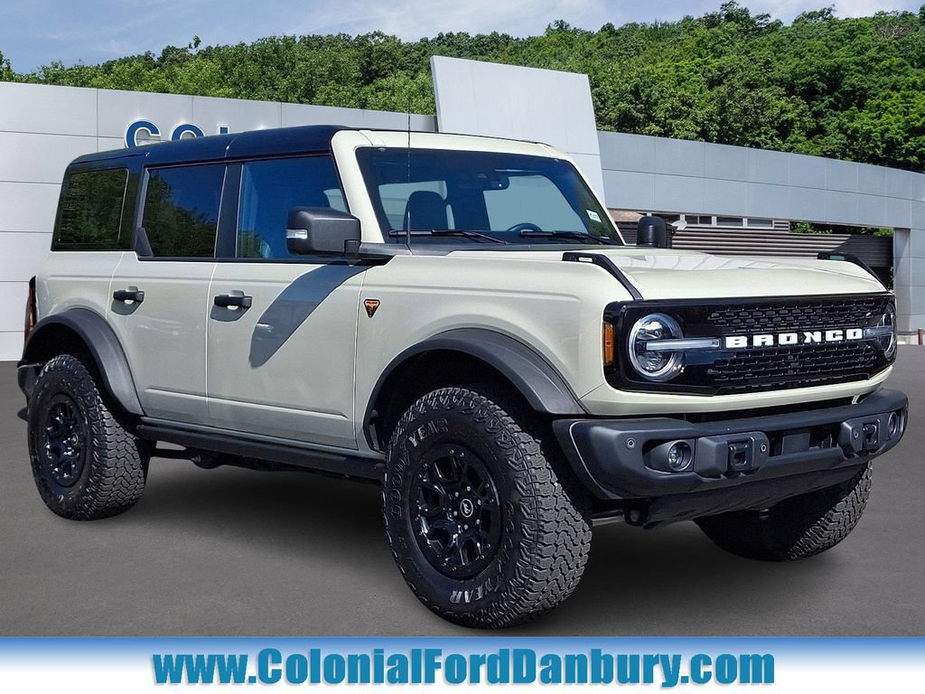 Certified 2025 Ford Bronco Badlands AWD/4WD image 1