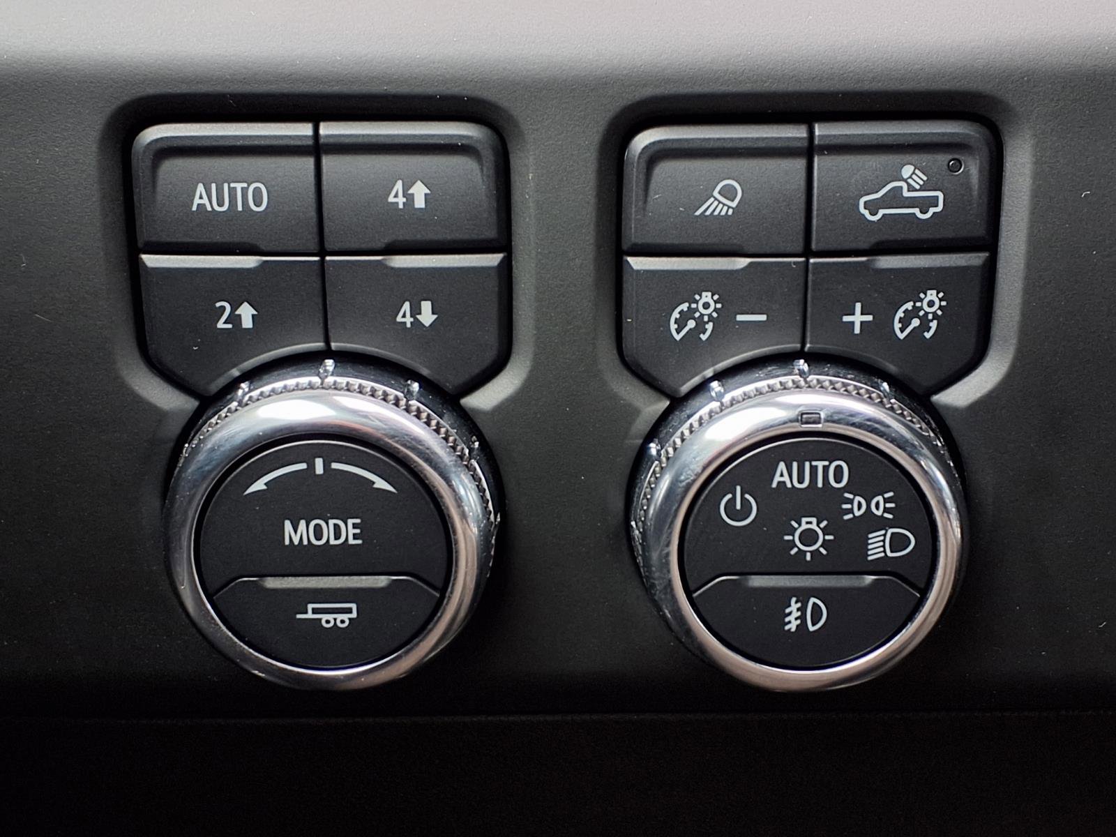 Used 2024 GMC Sierra 1500 AT4 w/ Technology Package AWD/4WD image 18