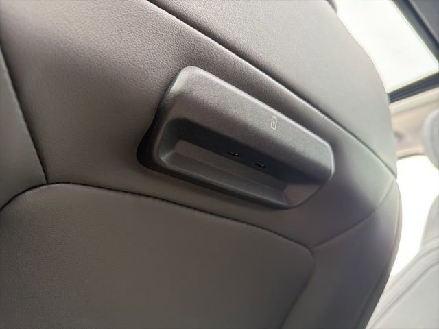 Certified 2025 Ford Expedition Active image 25