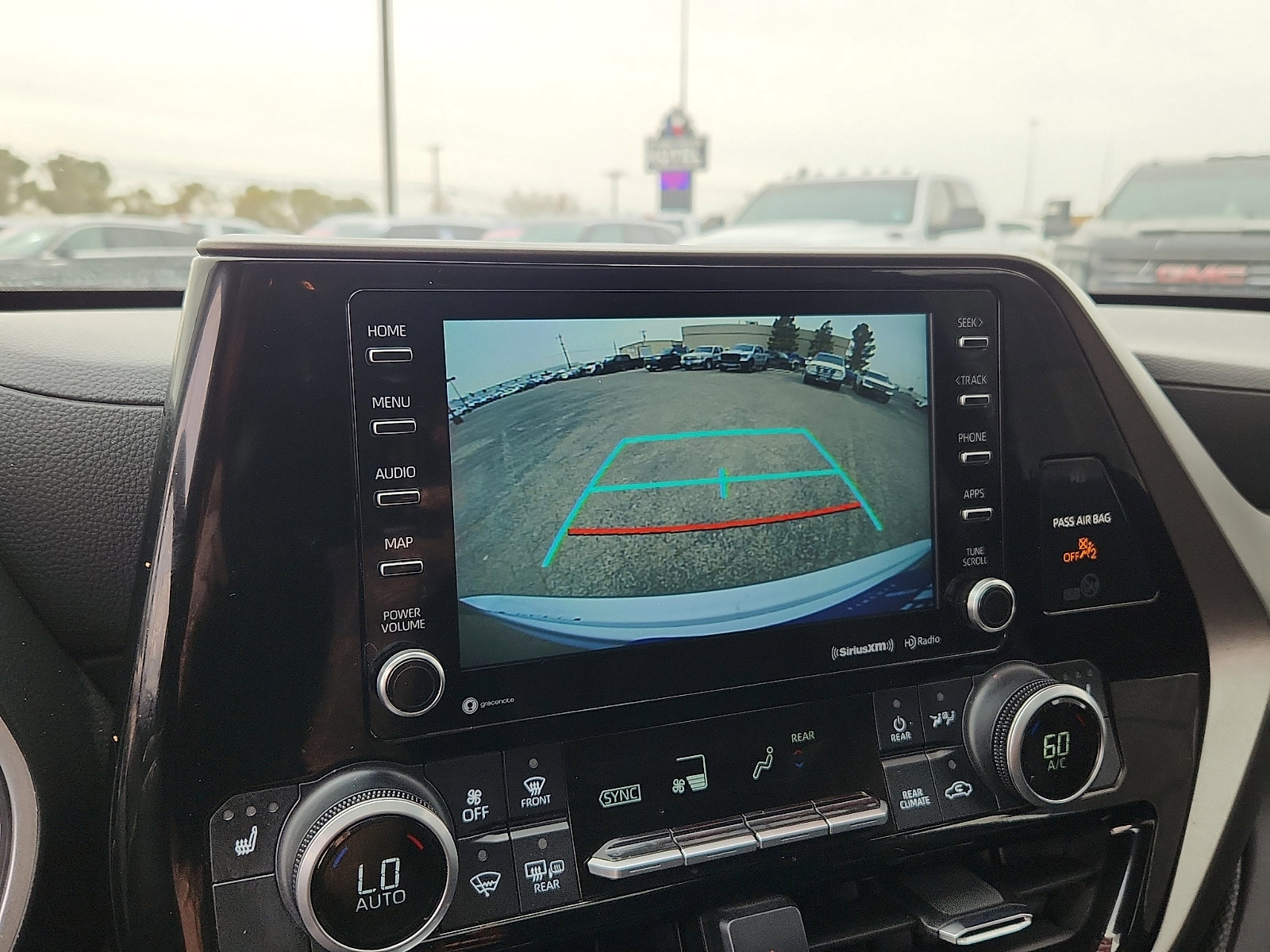 Used 2021 Toyota Highlander XLE image 11