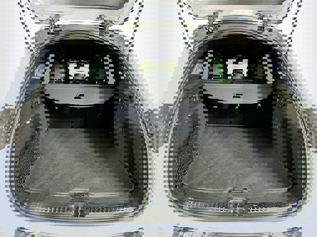 Used 2024 Mercedes-Benz GLC 300 4MATIC image 23