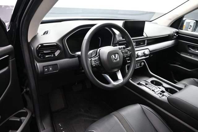 Used 2025 Honda Pilot Touring image 9