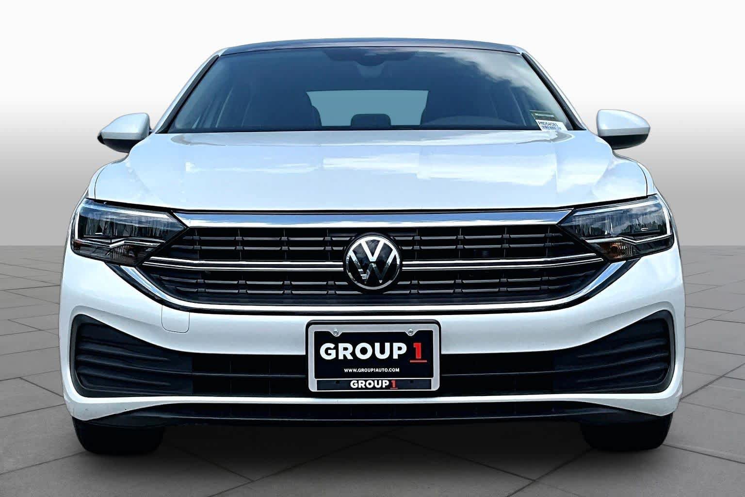 Used 2023 Volkswagen Jetta SE FWD image 4
