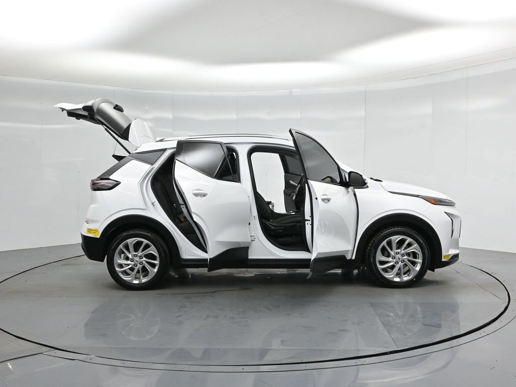 Used 2023 Chevrolet Bolt EUV LT w/ Driver Confidence Package image 33