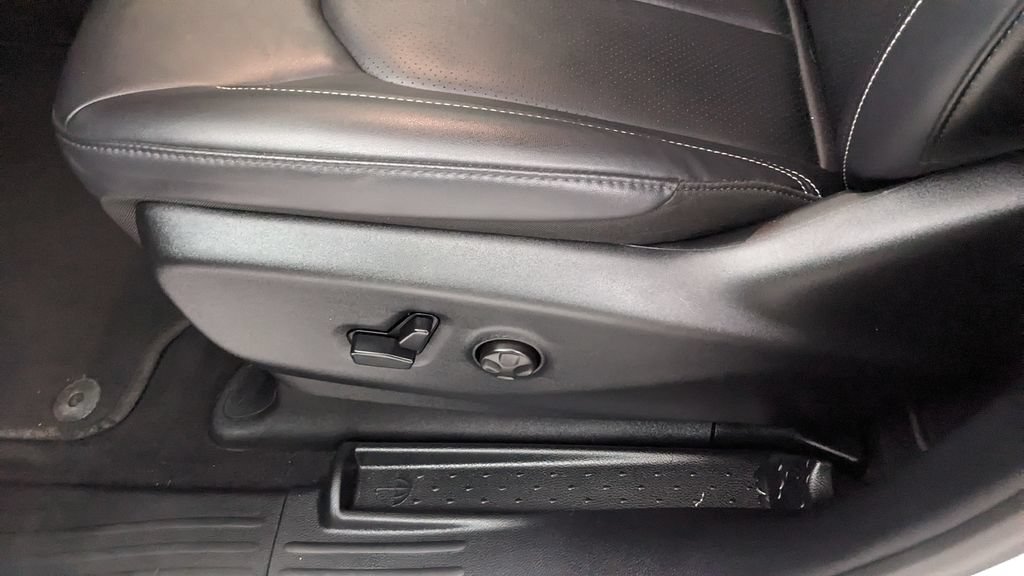 Used 2026 Chrysler Pacifica Select FWD image 27