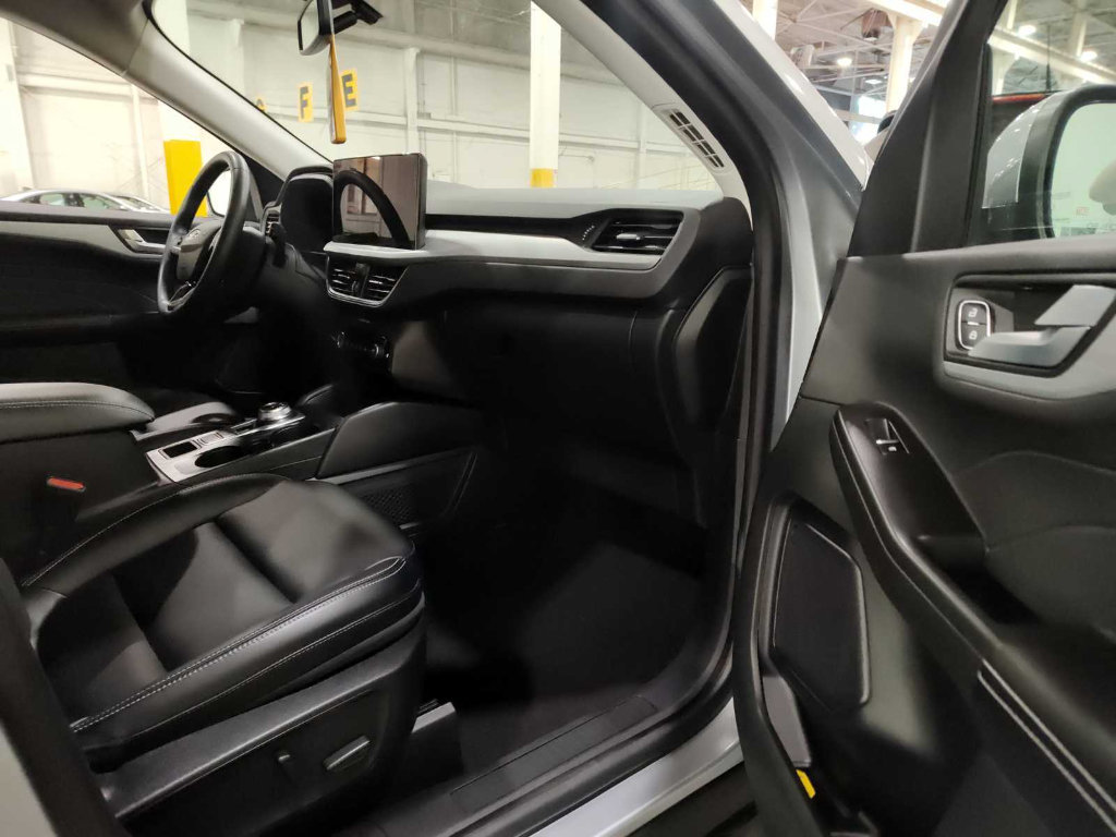 Certified 2023 Ford Escape Platinum AWD/4WD image 8