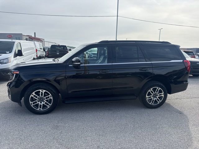 Certified 2025 Ford Expedition Active image 3