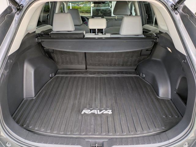 Used 2022 Toyota RAV4 XLE Premium image 20