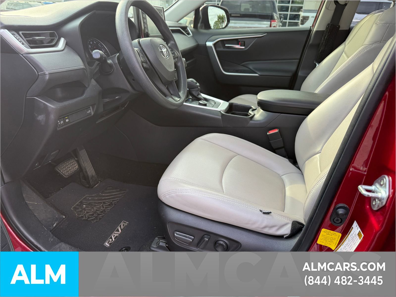 Used 2019 Toyota RAV4 XLE AWD/4WD image 15