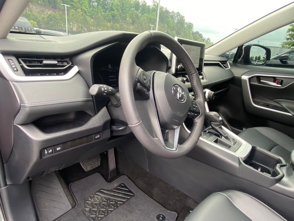 Used 2025 Toyota RAV4 XLE Premium FWD image 9