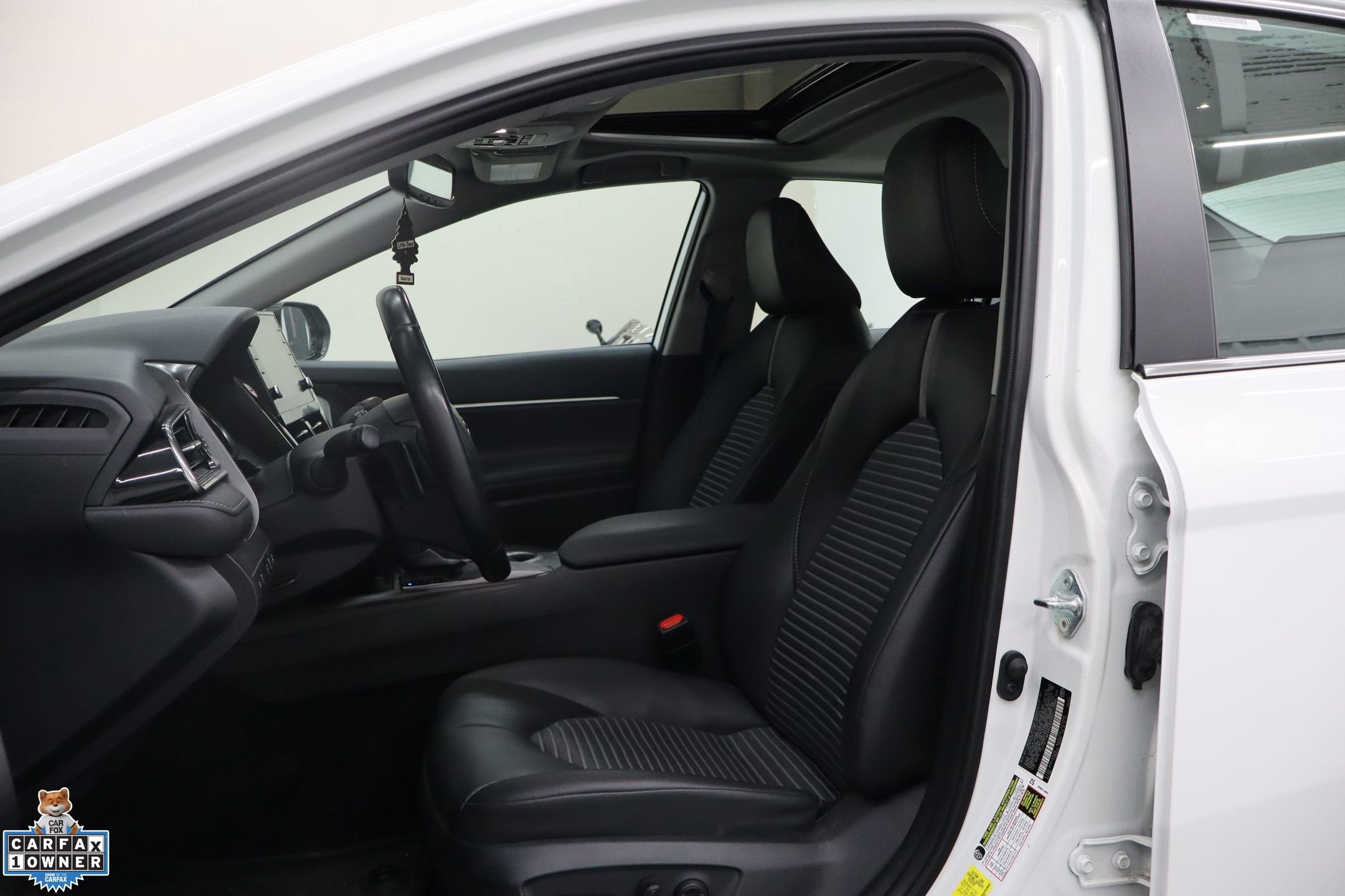 Used 2024 Toyota Camry SE w/ Cold Weather Package image 19