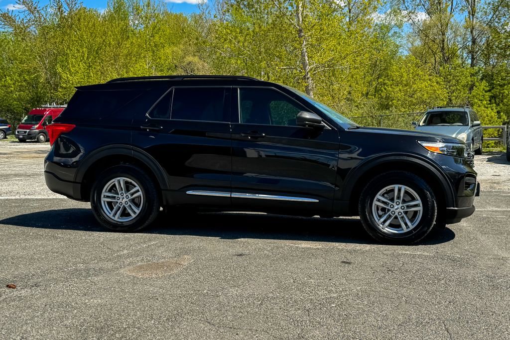 Certified 2023 Ford Explorer XLT AWD/4WD image 2