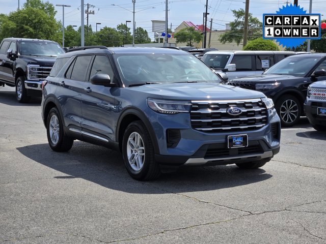 Certified 2025 Ford Explorer Active RWD image 3