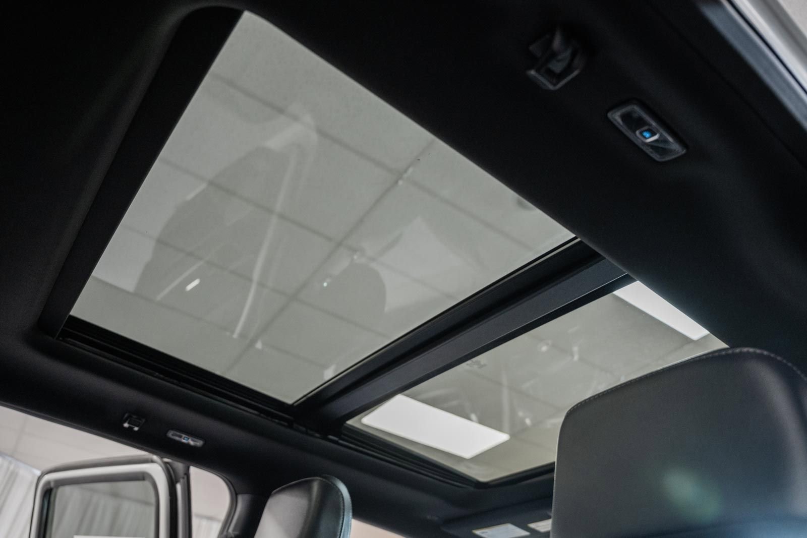 Certified 2023 Ford F150 Lariat w/ Equipment Group 502A High image 44