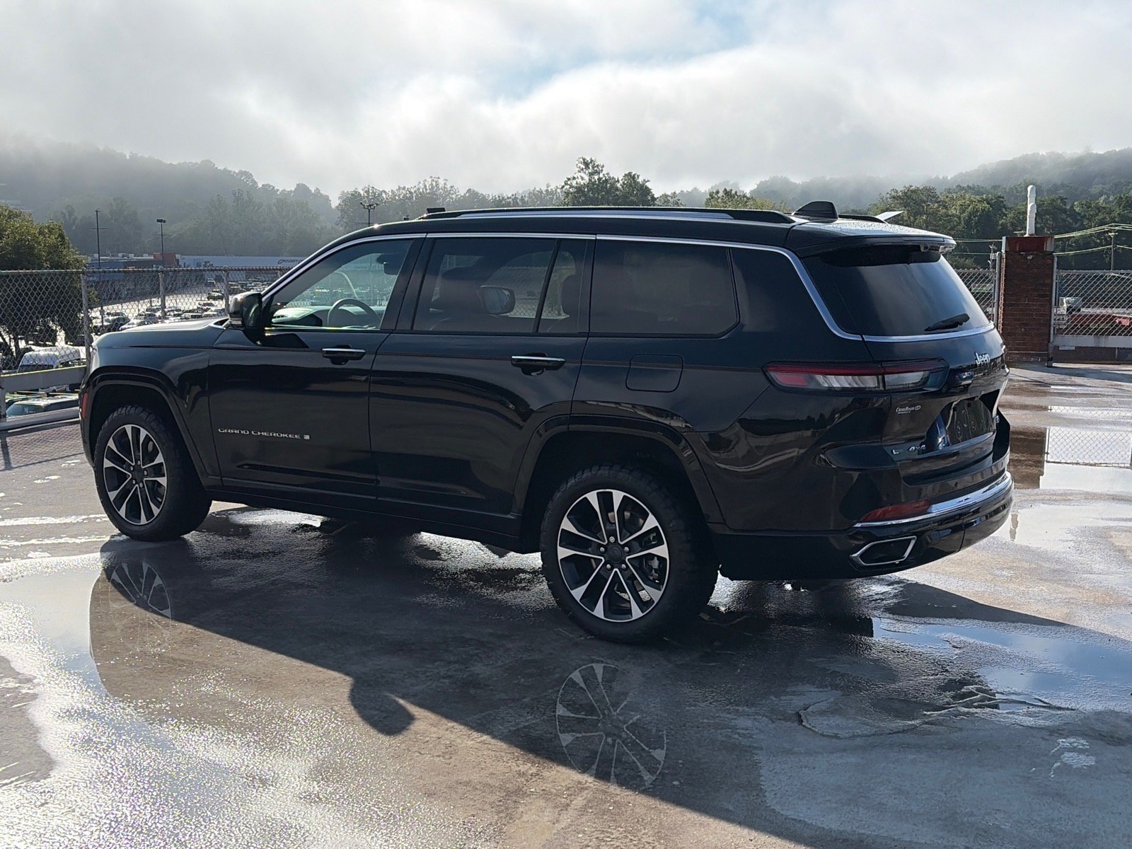 Used 2022 Jeep Grand Cherokee L Overland w/ Advanced Protech Group III AWD/4WD image 4
