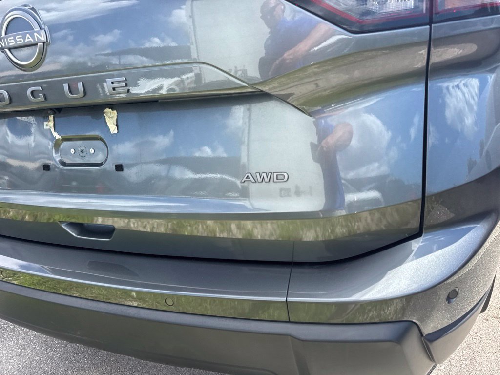 Used 2025 Nissan Rogue S AWD/4WD image 5