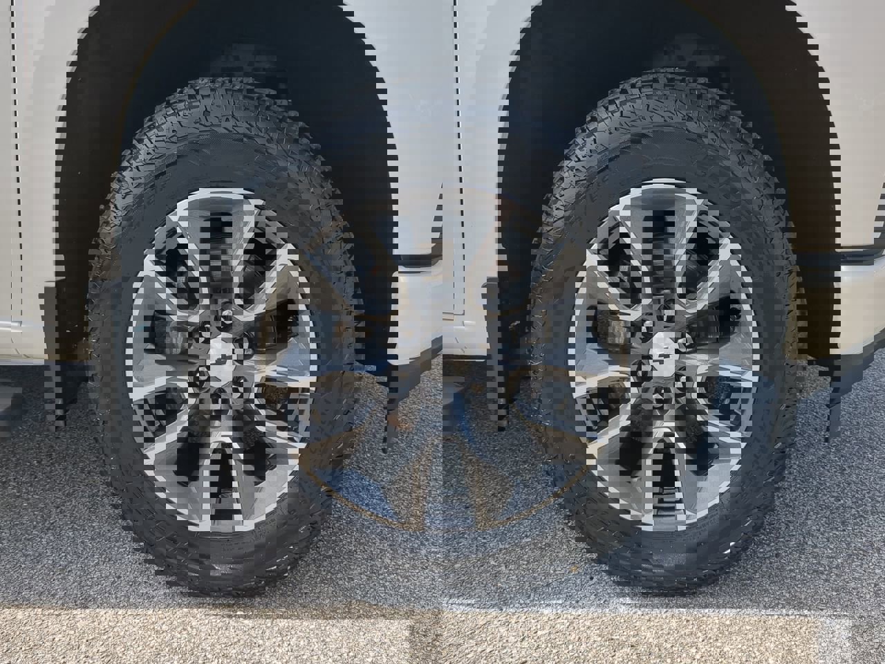 Used 2019 Chevrolet Silverado 1500 RST AWD/4WD image 9