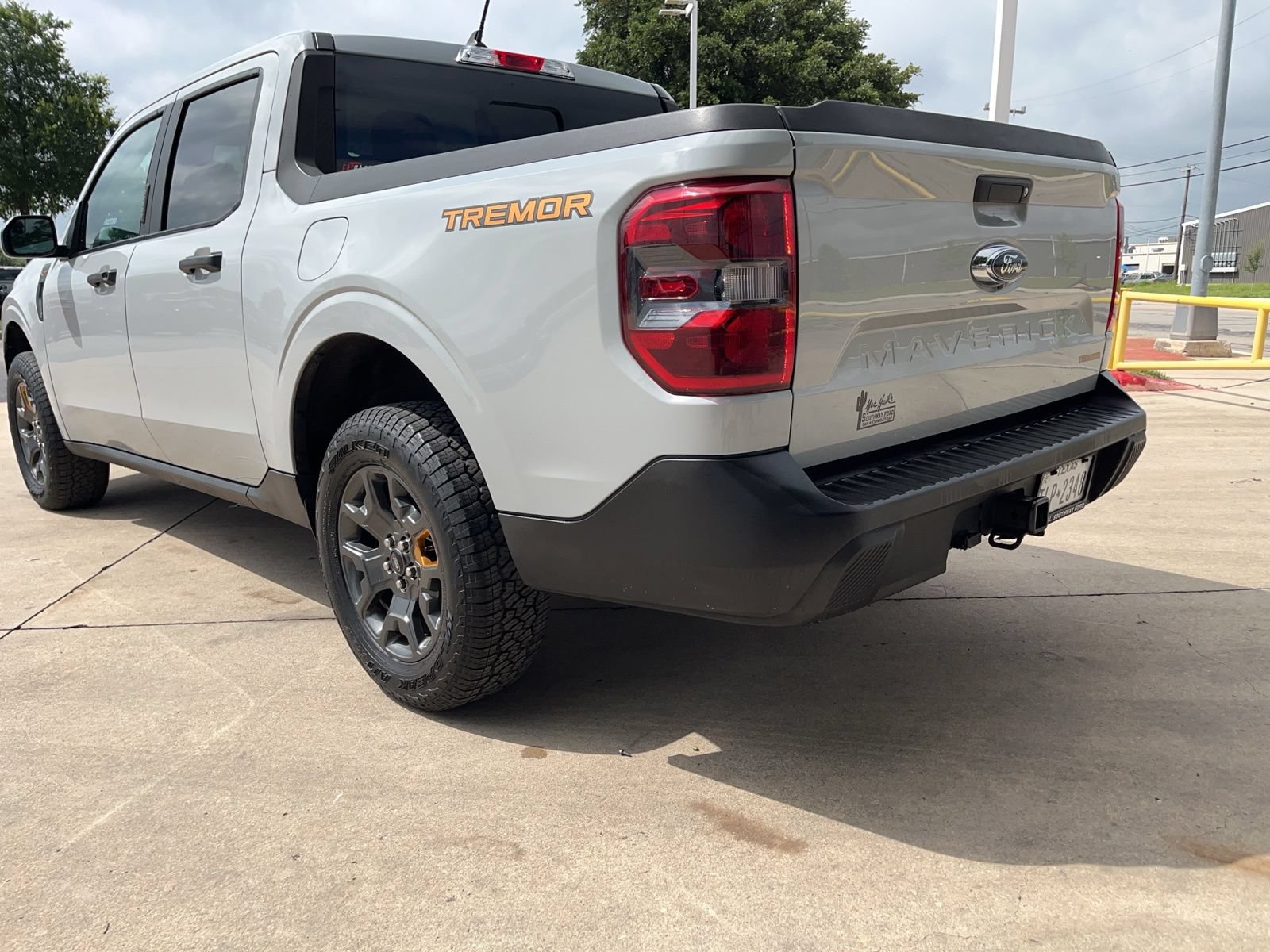 Certified 2023 Ford Maverick Tremor w/ Tremor Off-Road Package AWD/4WD image 2