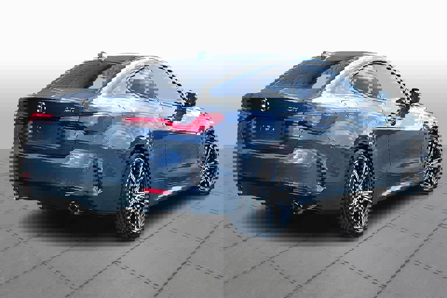 Used 2021 BMW 430i Coupe w/ Convenience Package image 4