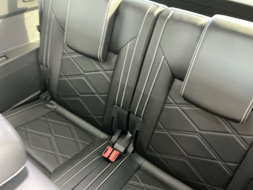 Used 2024 Volkswagen Atlas SE image 19