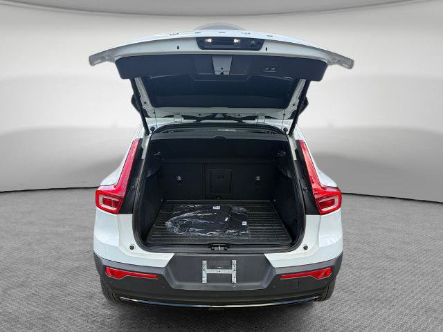 Used 2023 Volvo XC40 B5 Plus w/ Climate Package AWD/4WD image 25