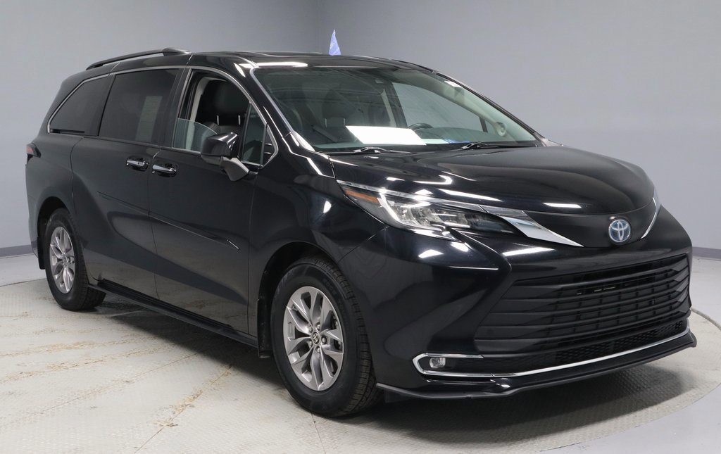 Used 2022 Toyota Sienna XLE w/ XLE Plus Package image 7