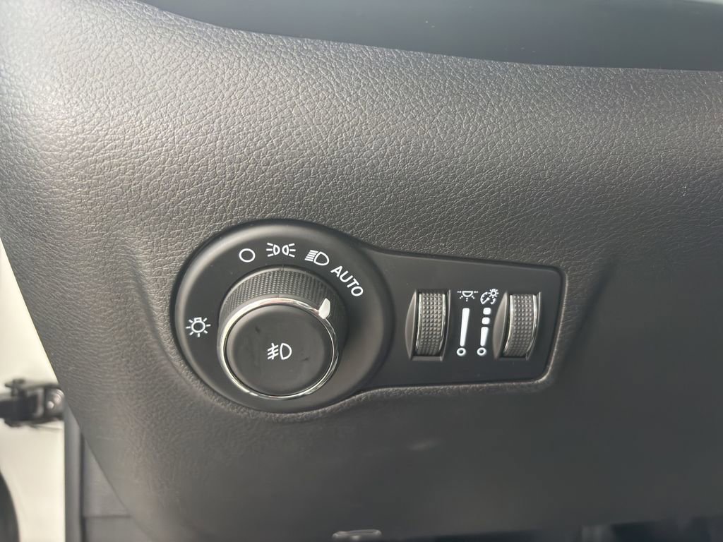 Used 2022 Jeep Compass Latitude FWD image 15