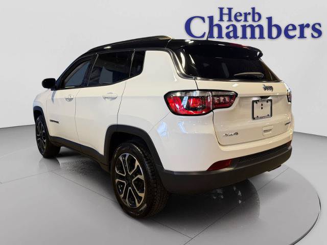 Used 2022 Jeep Compass Limited w/ Sun and Sound Group AWD/4WD image 3