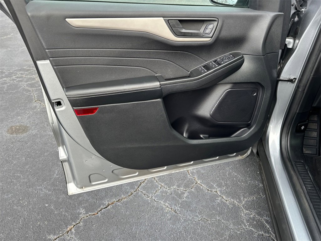 Certified 2022 Ford Escape SE w/ SE Sport Appearance Package image 10