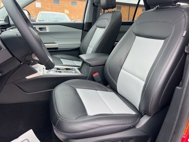 Certified 2024 Ford Explorer XLT w/ Equipment Group 202A image 21