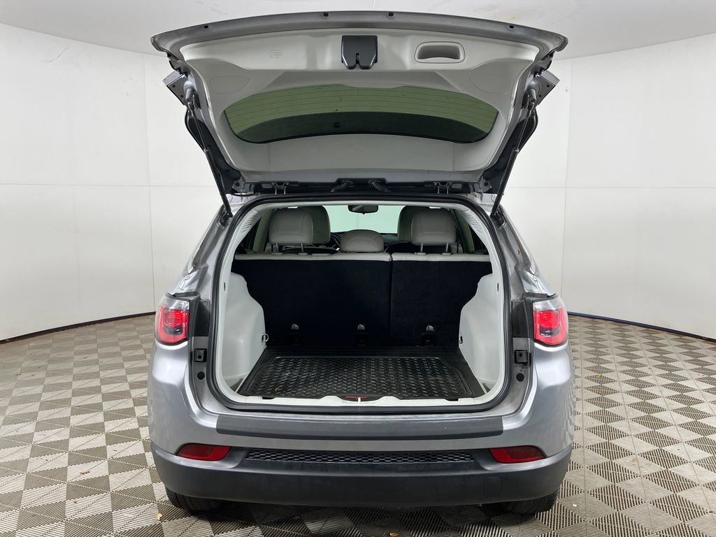 Used 2019 Jeep Compass Latitude image 13