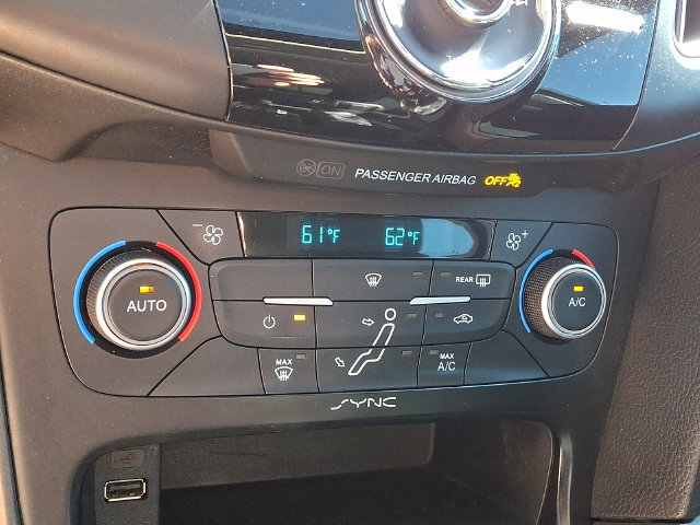 Certified 2018 Ford Focus SEL FWD image 16