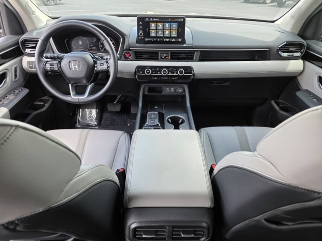 Used 2025 Honda Pilot Touring image 8