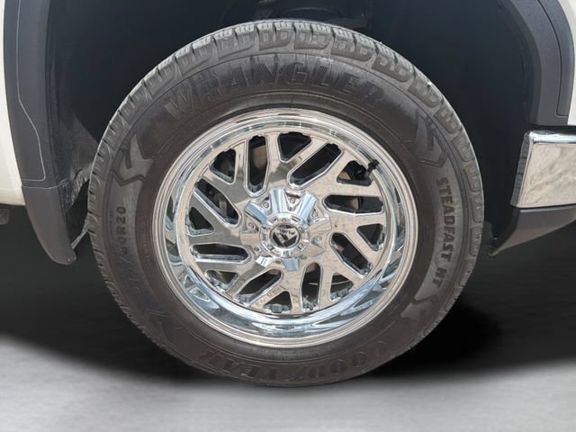 Used 2024 GMC Sierra 1500 SLT w/ SLT Premium Plus Package AWD/4WD image 9