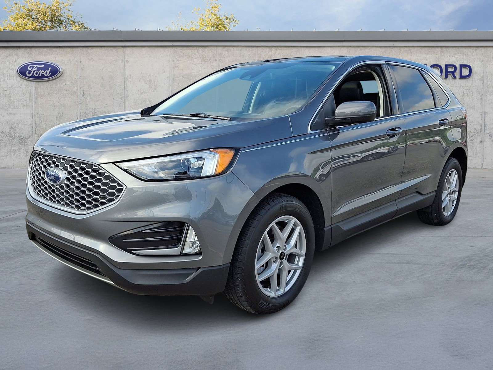 Certified 2024 Ford Edge SEL w/ Convenience Package AWD/4WD image 3