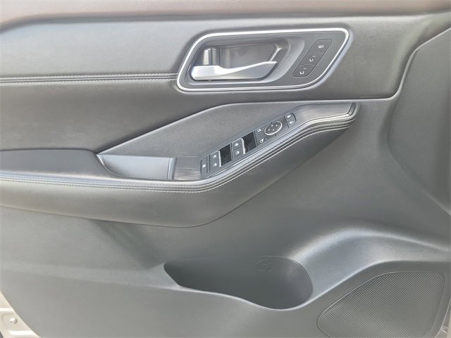 Used 2021 Nissan Rogue Platinum image 21