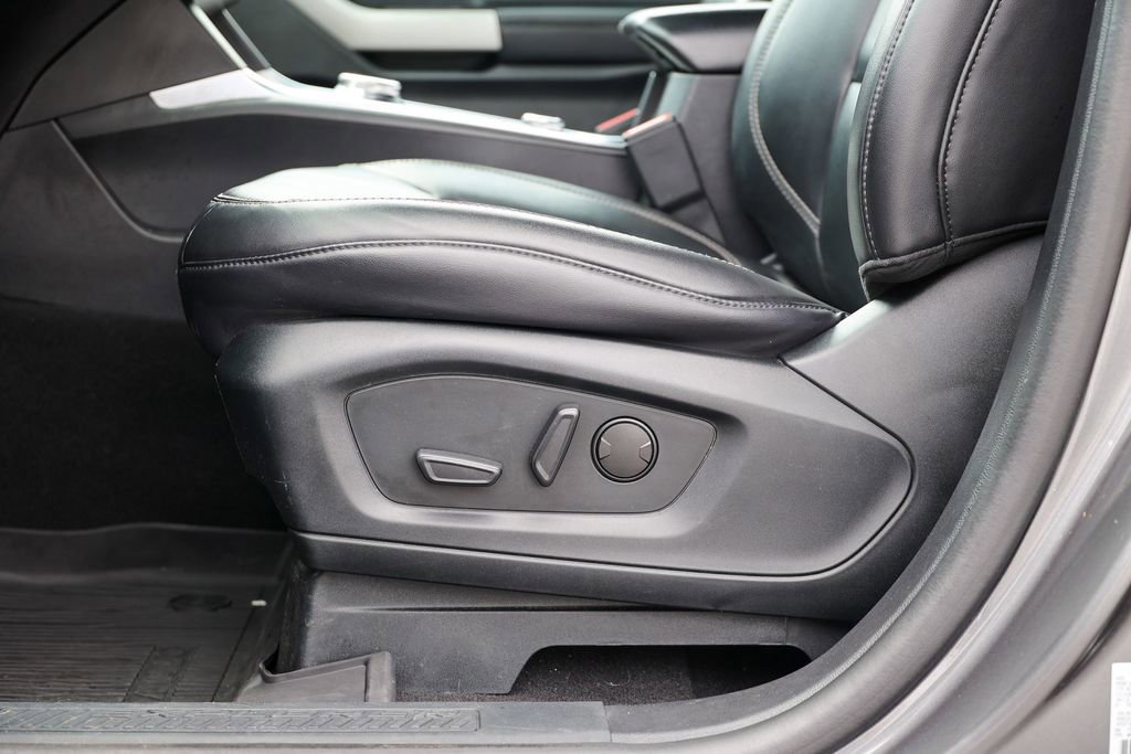 Certified 2023 Ford Explorer XLT w/ Equipment Group 202A image 33