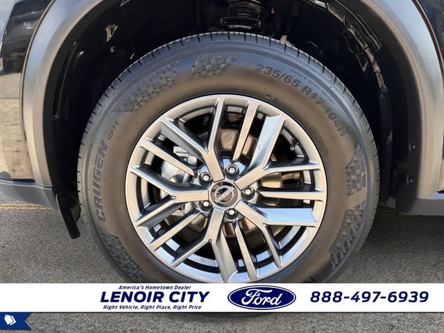 Used 2024 Nissan Rogue S AWD/4WD image 9