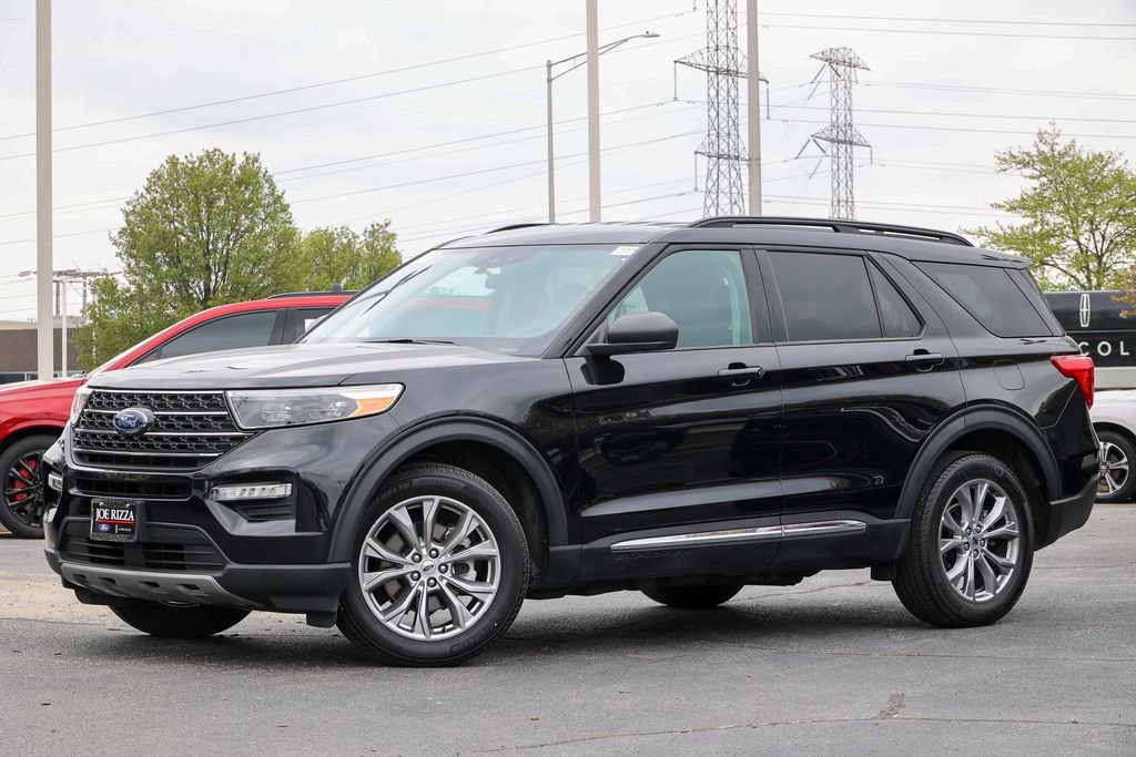 Certified 2023 Ford Explorer XLT w/ Equipment Group 202A AWD/4WD image 4