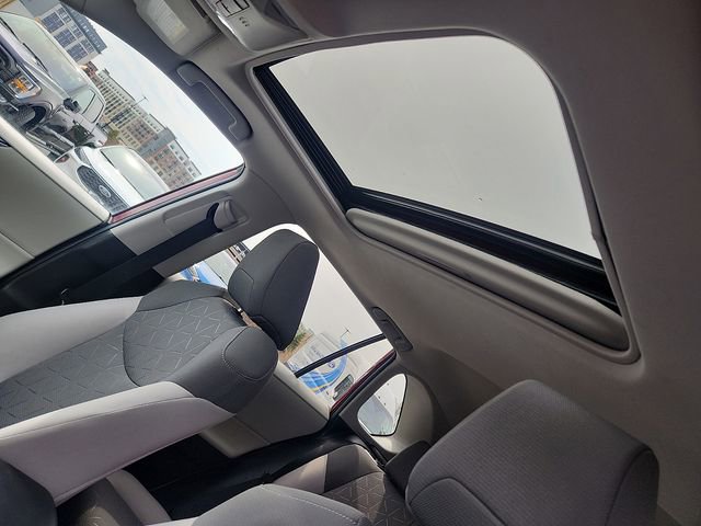 Used 2020 Toyota RAV4 XLE w/ Convenience Package image 21