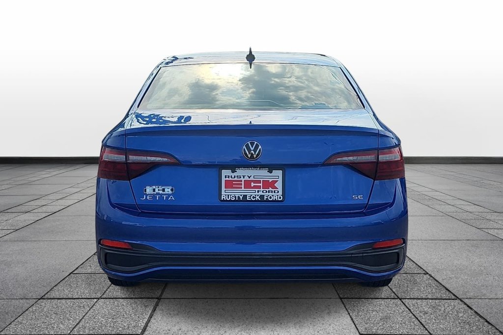 Used 2024 Volkswagen Jetta SE FWD image 6