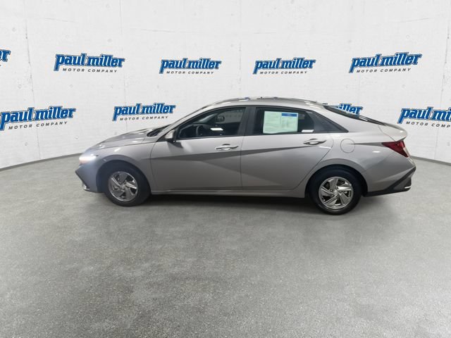 Used 2025 Hyundai Elantra SE FWD image 6