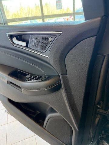 Certified 2019 Ford Edge Titanium w/ Equipment Group 301A image 25