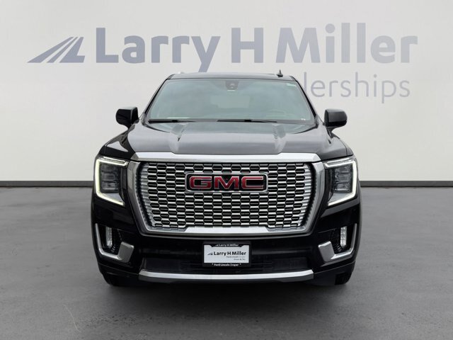 Used 2021 GMC Yukon XL Denali w/ Denali Premium Package AWD/4WD image 8