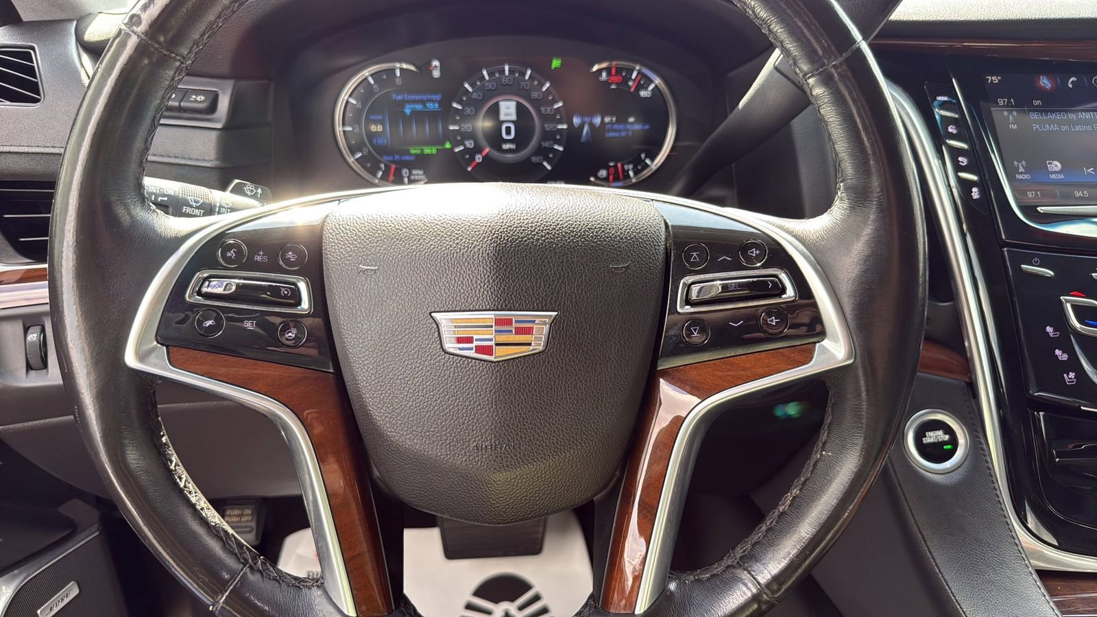 Used 2018 Cadillac Escalade Luxury RWD image 14