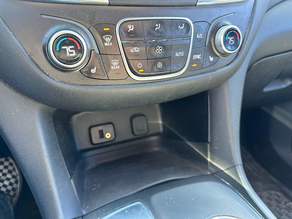 Used 2018 Chevrolet Equinox LT image 22