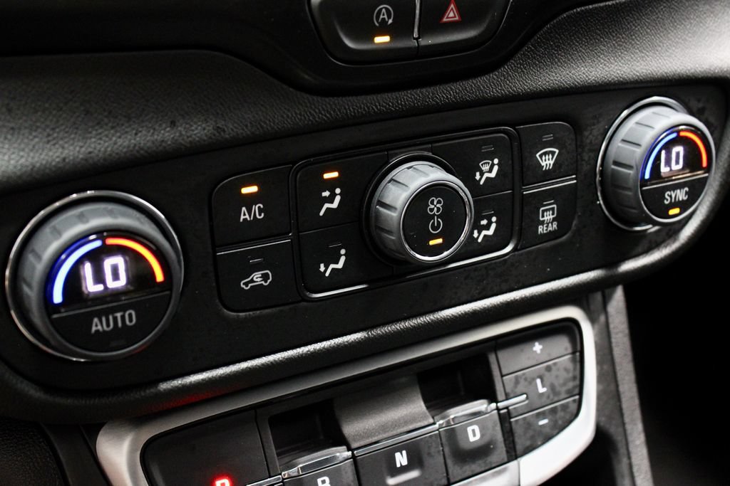 Used 2024 GMC Terrain SLE w/ Driver Convenience Package FWD image 31