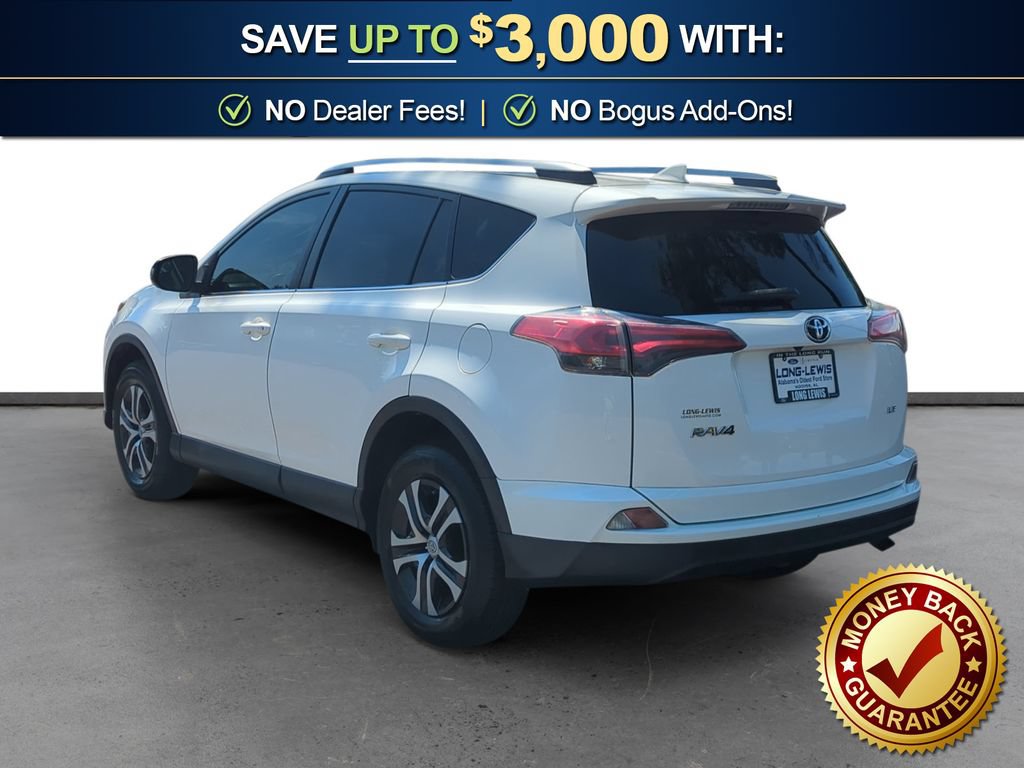 Used 2018 Toyota RAV4 LE FWD image 4